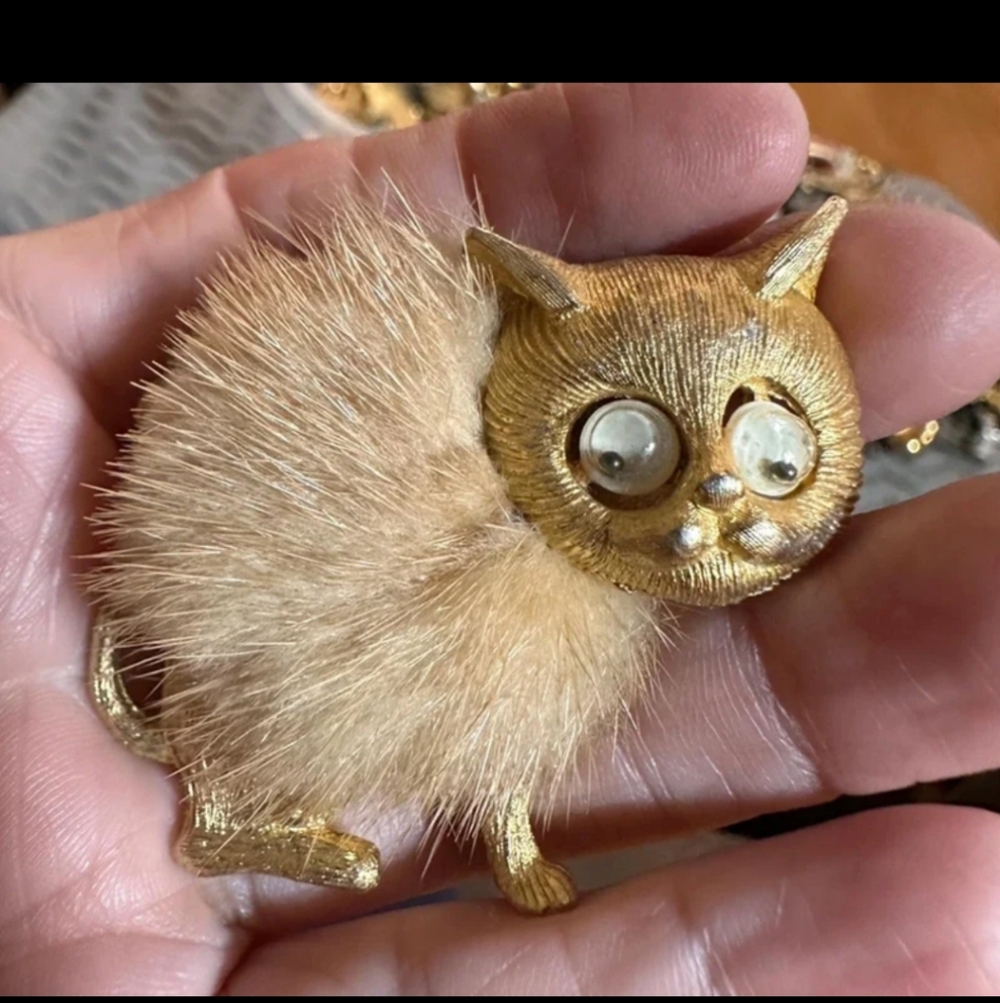 1950s Googly Eyes Cat with Real Fur Signed JJ Jonette Brooch Pin